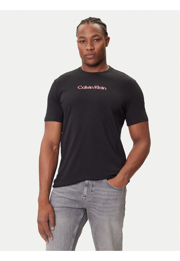 Calvin Klein Jeans T-Shirt Glitched Logo LV04RC858G Czarny Regular Fit. Kolor: czarny. Materiał: bawełna