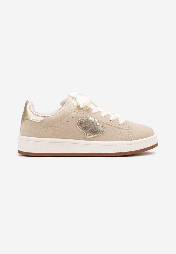 Born2be - Beżowe Sneakersy z Naszywką z Serduszkami Musitala. Okazja: na co dzień, na spotkanie biznesowe, do pracy. Kolor: beżowy. Wzór: aplikacja