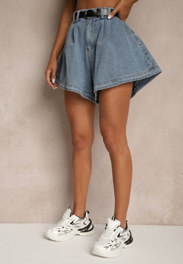 Renee - Niebieskie Szorty z Bawełny High Waist Ozdobione Paskiem Saromine. Okazja: na co dzień. Stan: podwyższony. Kolor: niebieski. Materiał: bawełna. Wzór: aplikacja. Styl: casual