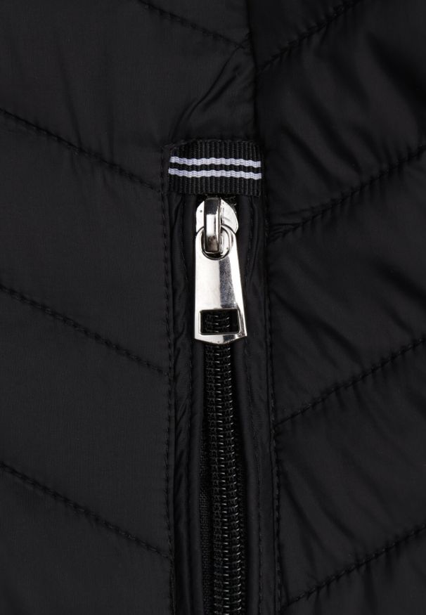 Born2be - Czarna Pikowana Kurtka Przejściowa z Ozdobną Lamówką przy Kapturze Tidorna. Okazja: na co dzień, na spacer. Kolor: czarny. Materiał: jeans, poliester. Styl: casual, elegancki