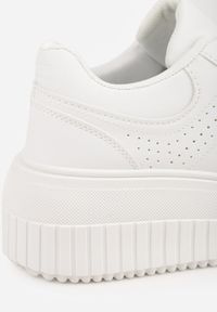 Born2be - Białe Sneakersy na Grubej Podeszwie z Perforacją Eleadrelle. Okazja: na co dzień. Kolor: biały. Materiał: jeans #3