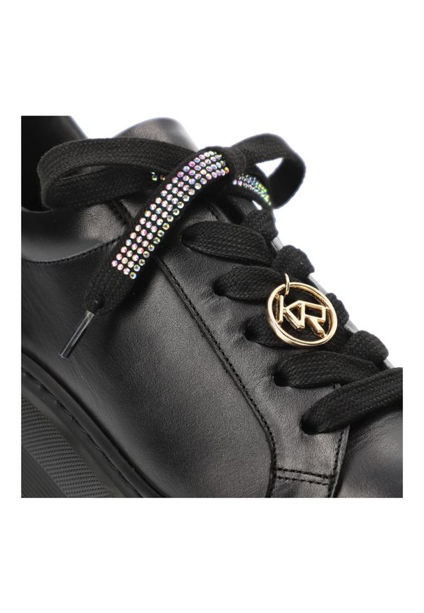 Czarne Półbuty Karino Obuwie Damskie Na Solidnej Platformie. Okazja: na co dzień. Kolor: czarny. Materiał: jeans, materiał. Obcas: na platformie. Styl: elegancki, casual, klasyczny. Wysokość obcasa: średni