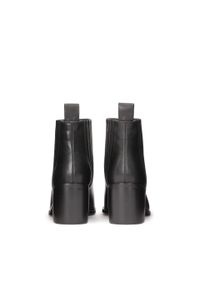 Kazar - Botki bez zapięcia na szerokim obcasie. Zapięcie: bez zapięcia. Kolor: czarny. Materiał: skóra. Szerokość cholewki: normalna. Obcas: na obcasie. Styl: klasyczny. Wysokość obcasa: średni #3