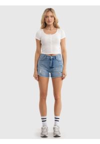 Big-Star - Szorty damskie jeansowe z kolekcji Authentic z przetarciami niebieskie Authentic Girl 292. Okazja: na co dzień, na spacer. Stan: podwyższony. Kolor: niebieski. Materiał: jeans. Sezon: lato. Styl: klasyczny, casual