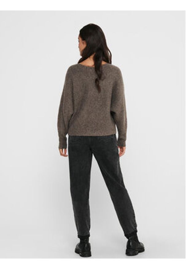 only - ONLY Sweter 15168705 Brązowy Regular Fit. Kolor: brązowy. Materiał: syntetyk