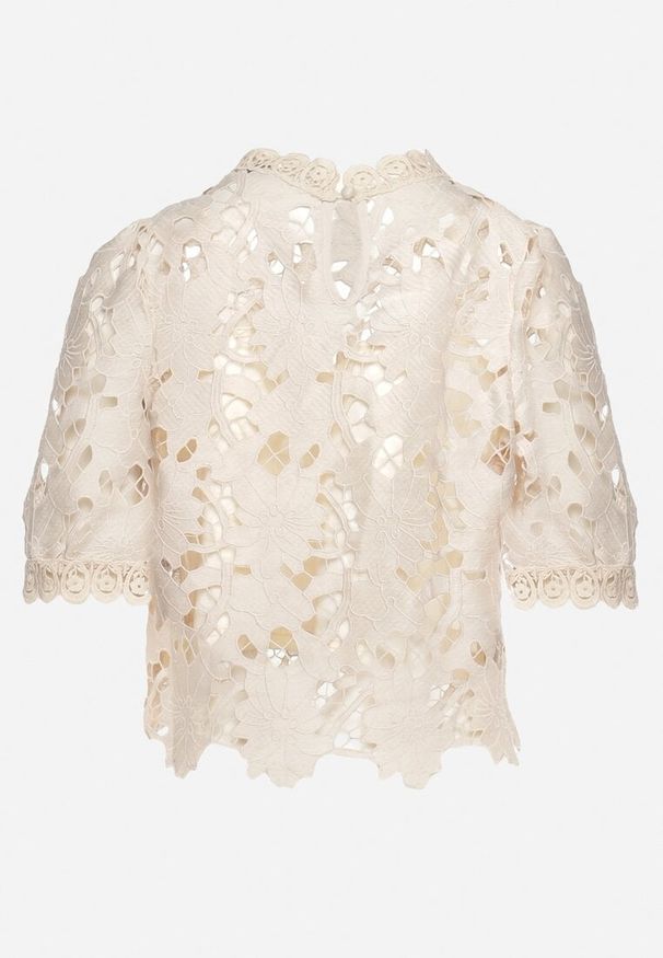 Born2be - Beżowa Ażurowa Bluzka ze Stójką w Stylu Retro Laquies. Okazja: na co dzień. Typ kołnierza: kołnierzyk stójkowy. Kolor: beżowy. Materiał: jeans. Wzór: ażurowy. Styl: retro