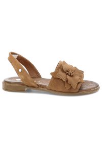 Sandały damskie Armodo, cholewka ze skóry naturalnej o gładkiej strukturze z ozdobnym kwiatem na przodzie, odkryta konstrukcja z regulowanym zapięcie. Okazja: na co dzień. Zapięcie: pasek. Kolor: brązowy. Wzór: gładki, kwiaty. Materiał: skóra. Sezon: lato. Obcas: na obcasie. Styl: casual, elegancki, klasyczny. Wysokość obcasa: niski #8