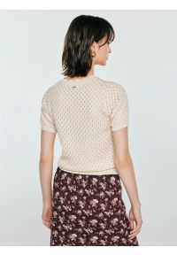 Big-Star - Sweter damski ażurowy z krótkim rękawem perłowy Diona 103. Okazja: na co dzień. Kolor: kremowy. Materiał: denim, dzianina, bawełna, tkanina. Długość rękawa: krótki rękaw. Długość: krótkie. Wzór: ażurowy. Styl: casual, klasyczny #6