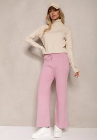 Renee - Różowe Spodnie o Szerokim Kroju High Waist z Cyrkoniami i Gumką w Pasie Loreitha. Okazja: na co dzień. Stan: podwyższony. Kolor: różowy. Materiał: zamsz, satyna. Wzór: aplikacja. Styl: casual