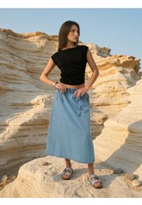 Sinsay - Jeansowa spódnica midi z kieszeniami - niebieski. Kolor: niebieski. Materiał: jeans #1