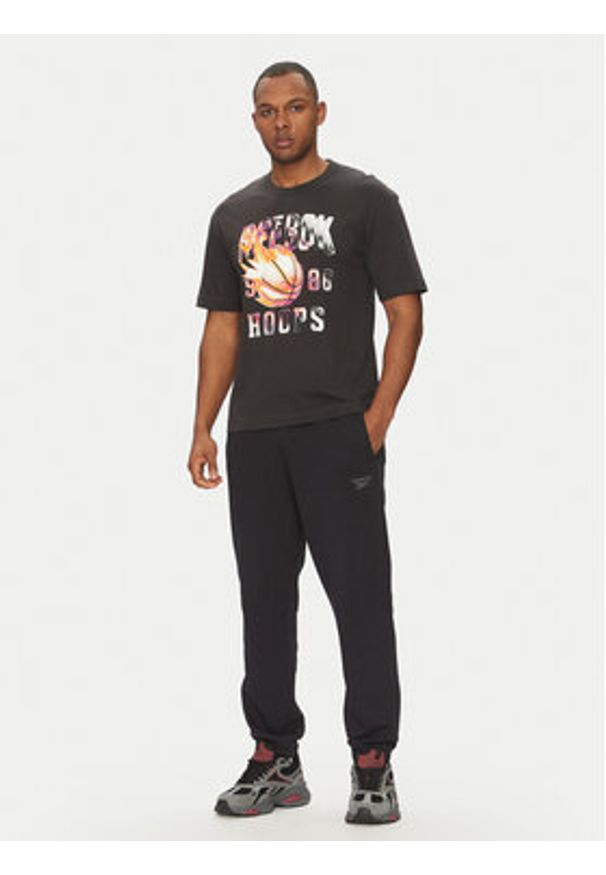 Reebok T-Shirt 100218817 Czarny Regular Fit. Kolor: czarny. Materiał: bawełna