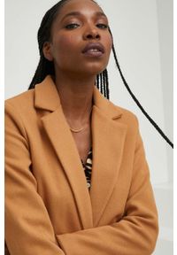 Answear Lab płaszcz damski kolor brązowy przejściowy. Okazja: na co dzień. Kolor: brązowy. Materiał: poliester. Styl: wakacyjny #4