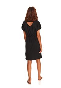 TOP SECRET - Dzianinowa sukienka z wiązaniem. Kolor: czarny. Materiał: dzianina. Typ sukienki: koszulowe #4