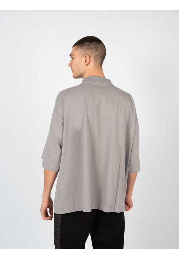 Yeezy Gap Engineered by Balenciaga - Yeezy Gap Engineered By Balenciaga T-Shirt "Logo" | 719614 TMVQ2 | Mężczyzna | Szary. Kolor: szary. Materiał: bawełna. Wzór: nadruk