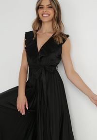 Born2be - Czarny Kombinezon Plisowany Actithoe. Kolor: czarny. Materiał: materiał. Długość rękawa: bez rękawów. Długość: długie. Wzór: jednolity. Styl: wizytowy, elegancki #5