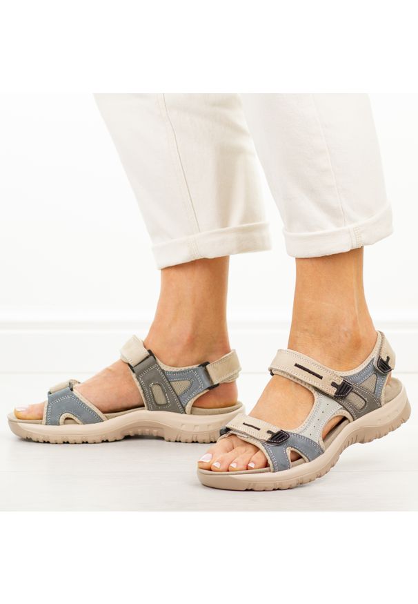 Beżowo nieb. skórzane sandały damskie Vinceza 95414. Okazja: na co dzień, na spacer. Zapięcie: rzepy. Kolor: niebieski. Materiał: skóra. Sezon: wiosna, lato. Styl: casual