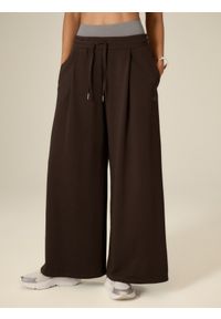 4f - 4F Spodnie dresowe z szerokimi nogawkami damskie - brązowe XS. Stan: podwyższony. Kolor: brązowy. Materiał: dresówka. Długość: długie #2