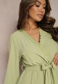 Renee - Zielona Mini Sukienka Rozkloszowana z Paskiem Materiałowym z Tkaniny Plumeti Digia. Kolor: zielony. Materiał: tkanina, materiał. Długość: mini #4