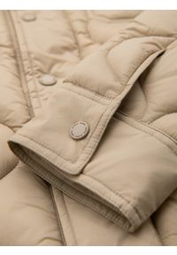 Ombre Clothing - Pikowana kurtka męska w koszulowym fasonie – beżowa V1 - Rozmiar: L. Okazja: na co dzień. Kolor: beżowy. Materiał: poliester, materiał. Wzór: aplikacja. Styl: casual, elegancki #5