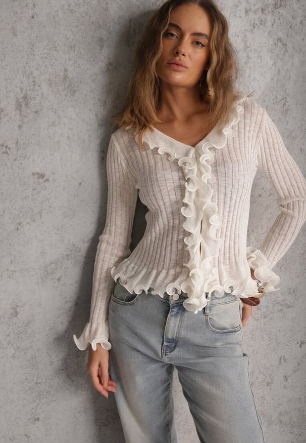 Renee - Biała Bluzka z Wiskozą w Prążki z Falbanami Chionolis. Okazja: na co dzień. Kolor: biały. Materiał: wiskoza. Wzór: prążki. Styl: casual