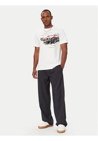 Guess T-Shirt M6YI45 K4231 Biały Regular Fit. Kolor: biały. Materiał: bawełna #2