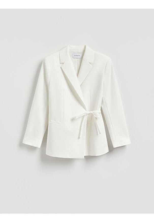 Reserved - Marynarka z wiązaniem - biały. Kolor: biały. Materiał: tkanina, wiskoza