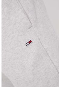 Tommy Jeans Spodnie męskie kolor szary gładkie. Kolor: szary. Materiał: bawełna, dzianina. Wzór: gładki