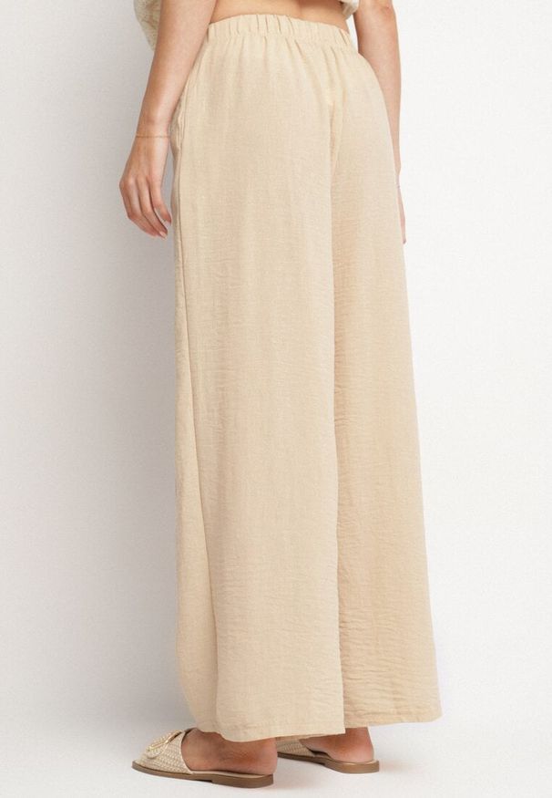 Born2be - Beżowe Szerokie Spodnie Typu Palazzo z Wysokim Stanem Sellevia. Okazja: na co dzień. Stan: podwyższony. Kolor: beżowy. Styl: klasyczny, casual, elegancki