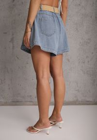 Renee - Jasnoniebieskie Szorty Jeansowe High Waist z Bawełny z Elastycznym Paskiem Tinreia. Okazja: na co dzień. Stan: podwyższony. Kolor: niebieski. Materiał: jeans, bawełna. Długość: krótkie. Sezon: lato. Styl: casual #2