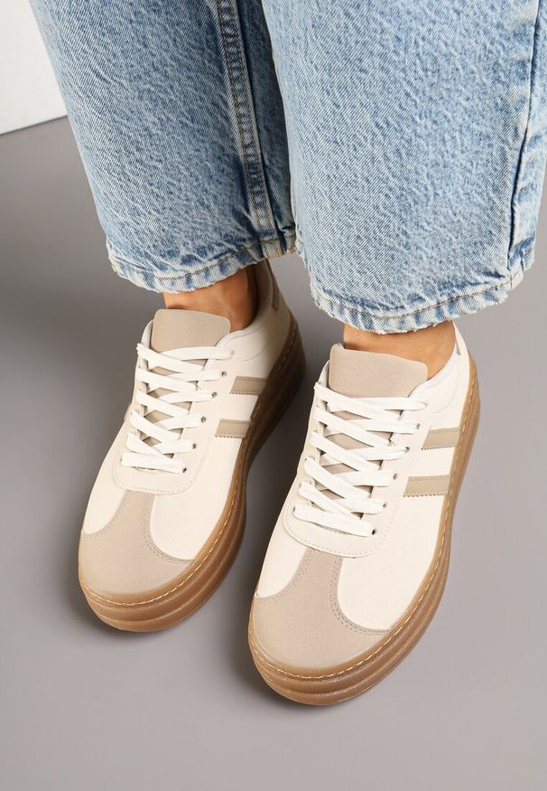 Renee - Beżowe Sneakersy na Tłoczonej Platformie Ozdobione Paskami Felainora. Okazja: na spacer, na co dzień. Zapięcie: pasek. Kolor: beżowy. Wzór: aplikacja. Obcas: na platformie. Sport: turystyka piesza