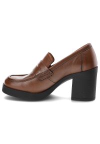 Brązowe Półbuty Nessi Gustowne Buty Na Obcasie. Okazja: na co dzień. Kolor: brązowy. Materiał: skóra. Obcas: na obcasie. Styl: elegancki. Wysokość obcasa: średni #5