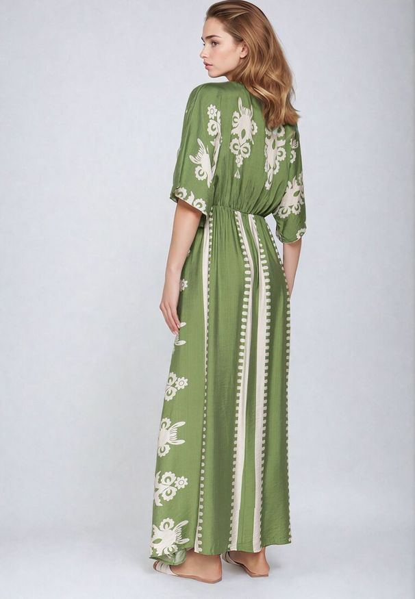 Born2be - Zielona Bawełniana Sukienka o Taliowanym Kroju z Gumką w Pasie Rivanue. Typ kołnierza: dekolt w kształcie V. Kolor: zielony. Materiał: bawełna. Długość rękawa: krótki rękaw