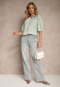 Renee - Miętowa Bluzka z Wiskozą o Fasonie Oversize z Gumkami w Ramionach Alirona. Okazja: na spacer. Kolor: niebieski. Materiał: wiskoza. Styl: klasyczny, elegancki