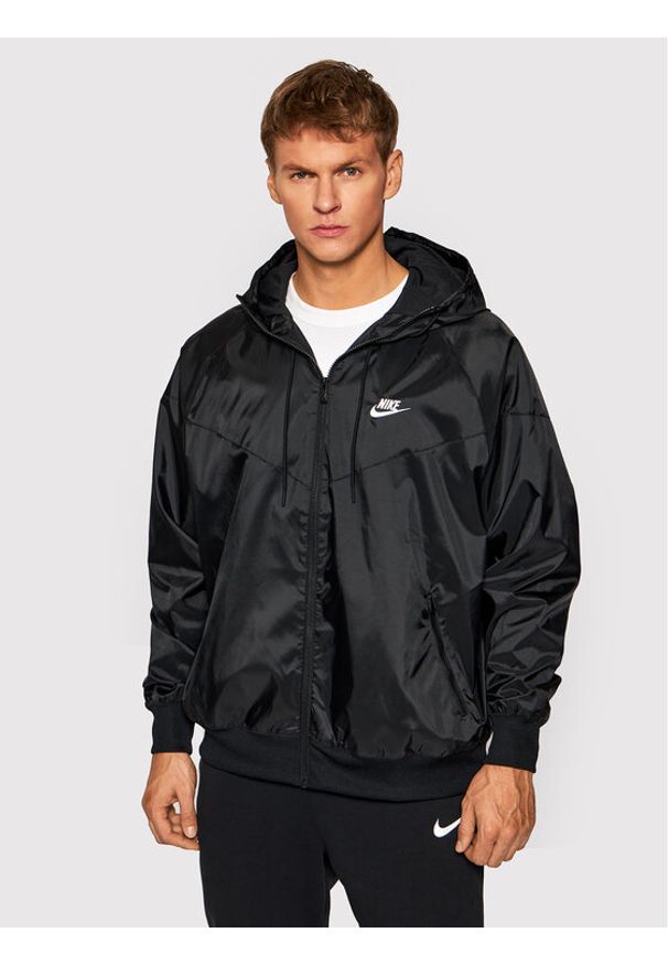Nike Kurtka do biegania Sportswear Windrunner DA0001 Czarny Standard Fit. Kolor: czarny. Materiał: syntetyk