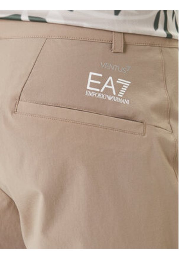 EA7 Emporio Armani Szorty sportowe 7M000194 AF14589 U6167 Beżowy Regular Fit. Kolor: beżowy. Materiał: syntetyk
