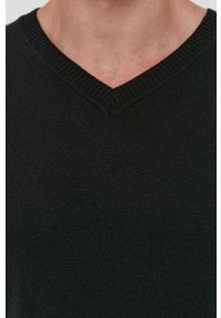Sisley Sweter męski kolor czarny. Okazja: na co dzień. Kolor: czarny. Długość rękawa: długi rękaw. Długość: długie. Styl: casual