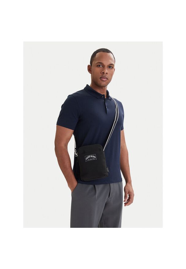 Saszetka Calvin Klein. Kolor: czarny