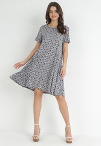 Born2be - Granatowa Sukienka Mini w Drobne Kwiaty Eudolla. Kolor: niebieski. Długość rękawa: krótki rękaw. Wzór: kwiaty. Długość: mini #5