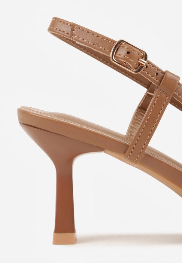 Born2be - Brązowe Ażurowe Czółenka z Plecionki na Niskiej Szpilce Nilgias. Okazja: na co dzień. Zapięcie: pasek. Kolor: brązowy. Materiał: len. Wzór: ażurowy. Styl: boho, elegancki, klasyczny, casual