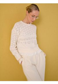 Sinsay - Ażurowy sweter - kremowy. Kolor: kremowy. Wzór: ażurowy #1