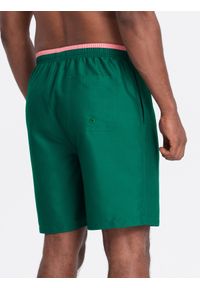 Ombre Clothing - Męskie spodenki kąpielówki z dwukolorowym ściągaczem – ciemnozielone V3. Okazja: na plażę. Kolor: zielony. Materiał: poliester, materiał. Wzór: haft, jednolity. Sezon: lato #2