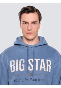 Big-Star - Bluza męska z kapturem z logo BIG STAR niebieska Ashlyno 402. Okazja: na co dzień. Typ kołnierza: kaptur. Kolor: niebieski. Materiał: dzianina. Wzór: ze splotem. Styl: elegancki, casual