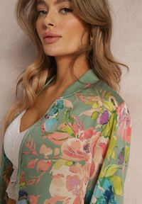 Renee - Zielona Kurtka Bomberka w Kwiaty ze Ściągaczami Lirissa. Kolor: zielony. Wzór: kwiaty. Styl: elegancki