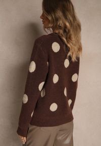 Renee - Brązowy Sweter z Wełną o Prostym Kroju w Grochy Fenilevia. Kolor: brązowy. Materiał: wełna. Długość rękawa: długi rękaw. Długość: długie. Wzór: grochy #4