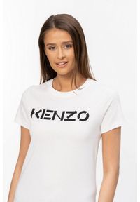 Kenzo - KENZO Biały t-shirt damski z czarnym logo. Kolor: biały. Materiał: prążkowany. Wzór: nadruk #3