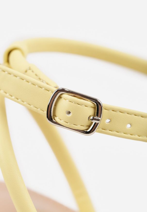 Renee - Żółte Sandały na Klepsydrowej Szpilce z Geometrycznymi Paskami Molthise. Zapięcie: pasek. Kolor: żółty. Wzór: geometria. Obcas: na szpilce. Styl: wizytowy, glamour