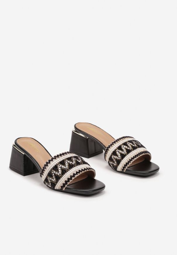 Born2be - Czarne Klapki na Obcasie w Azteckie Wzory Taneoris. Okazja: na co dzień. Nosek buta: otwarty. Kolor: czarny. Materiał: jeans. Obcas: na obcasie. Styl: casual. Wysokość obcasa: średni