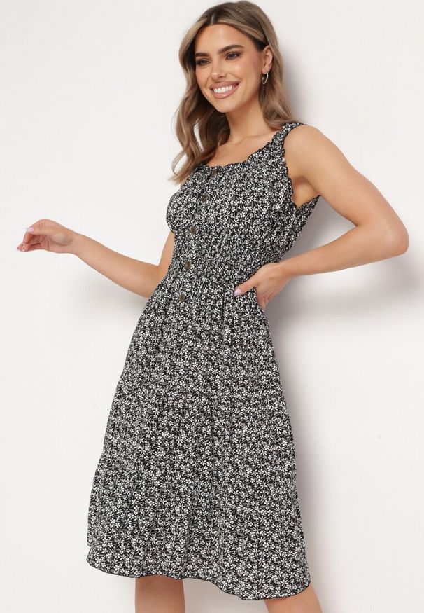 Born2be - Czarna Rozkloszowana Sukienka z Bawełny na Szerokich Ramiączkach z Gumką w Pasie Bellawish. Kolor: czarny. Materiał: bawełna. Długość rękawa: na ramiączkach. Styl: elegancki