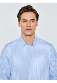 Big-Star - Koszula męska w prążek błękitna Gibinor 400. Okazja: na co dzień. Typ kołnierza: kołnierzyk klasyczny. Kolor: niebieski. Materiał: tkanina, bawełna. Wzór: prążki. Styl: casual, elegancki, klasyczny #4