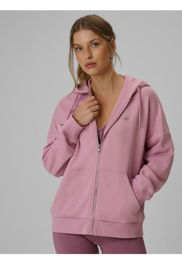4f - 4F Bluza dresowa loose z kapturem damska - różowa XL. Okazja: na co dzień. Typ kołnierza: kaptur. Kolor: różowy. Materiał: dresówka. Styl: casual